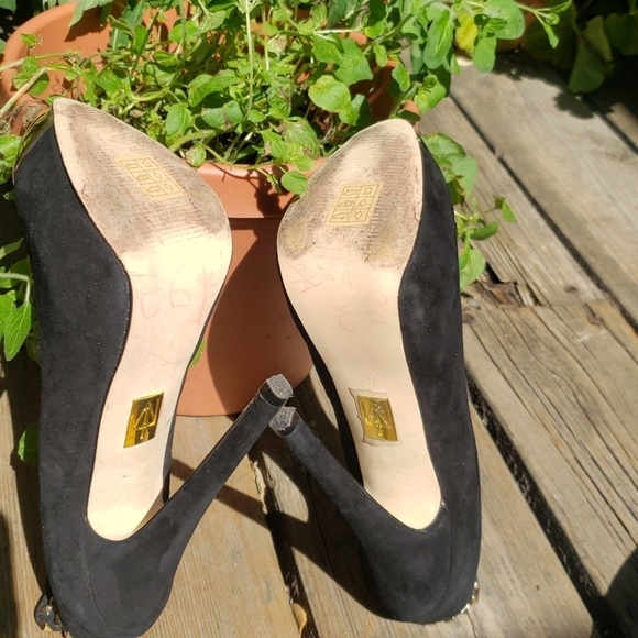 Madonna Truth or Dare Black Suede Pumps 6 - Picture 8 of 9
